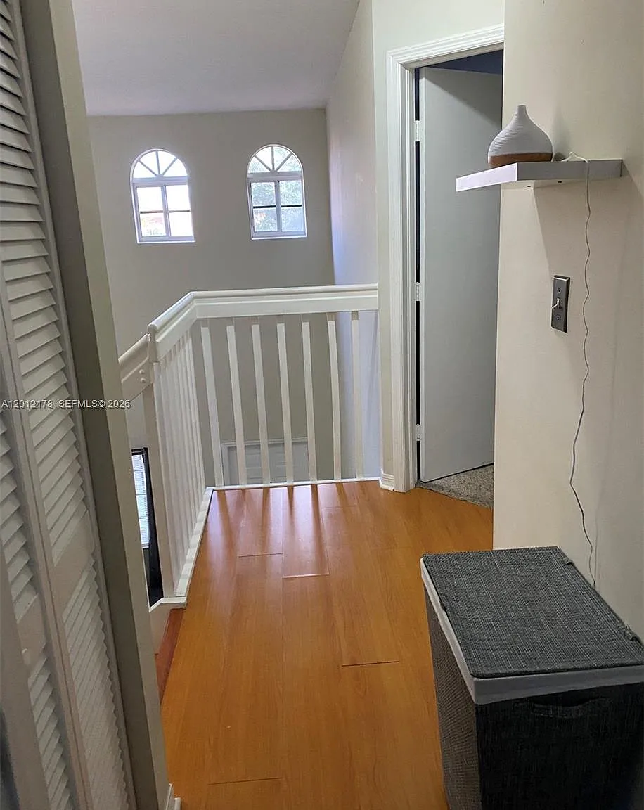 3 bed, 3.0 bath, 1520 sqft, $3,200 — Photo 3
