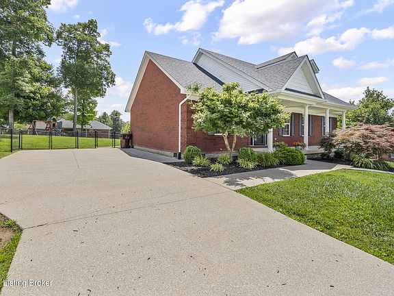 3rd image of 111 Nashville Dr