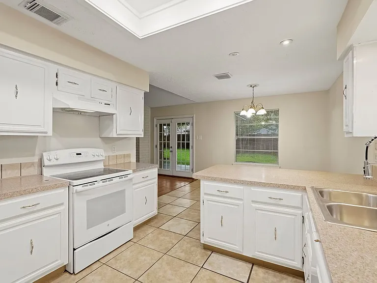 423 Pickford Dr — Photo 12