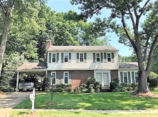 14910 Kamputa Dr, Centreville, VA 20120