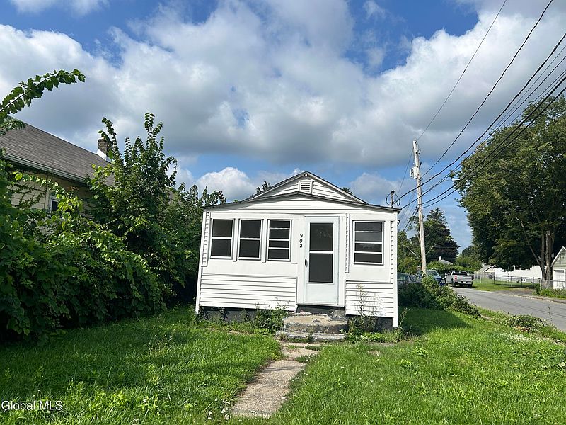 2nd image of 902 Draper Avenue