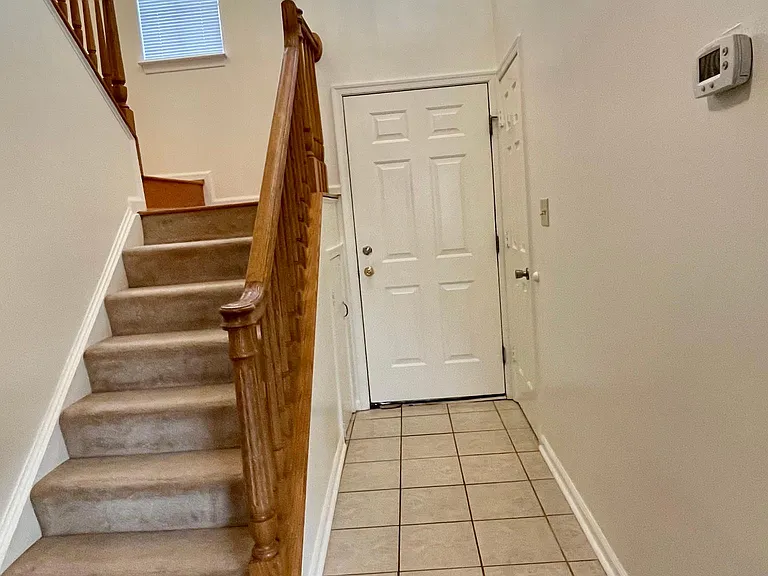 585 Cromwell Ct — Photo 9