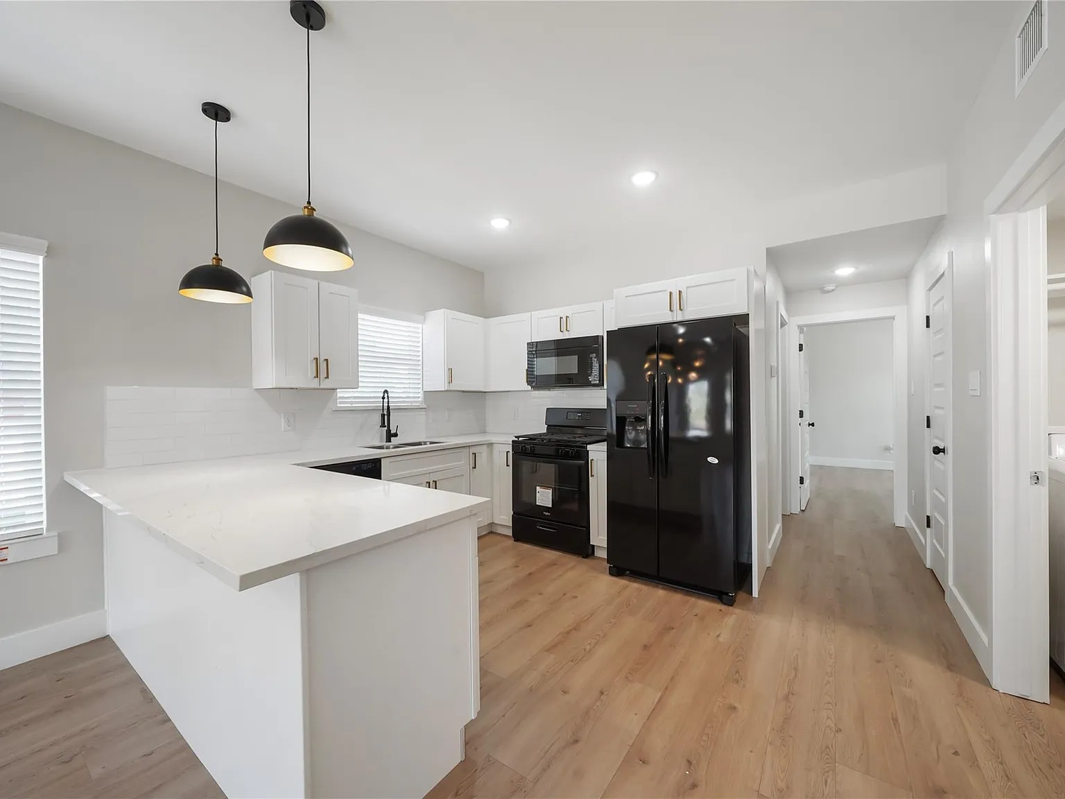 2 bed, 2.5 bath, 1064 sqft, $1,800 — Photo 2