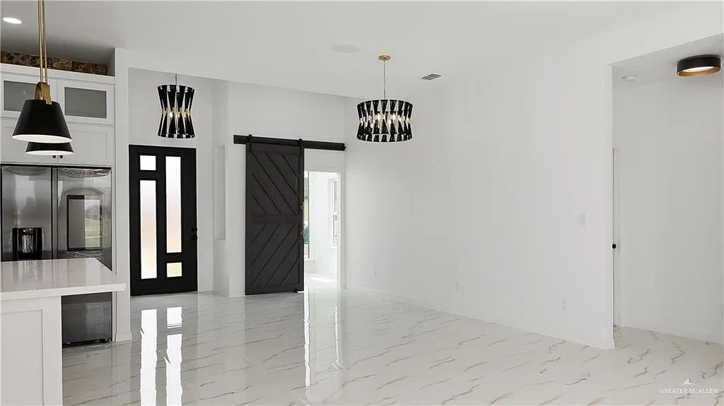 3 bed, 3.0 bath, 2055 sqft, $2,800 — Photo 4