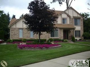 4964 Pickford Dr, Troy, MI 48085
