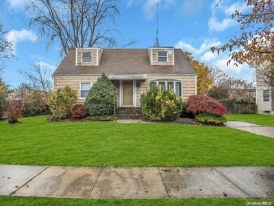 23 Barbara Drive, Farmingdale, NY, 11735