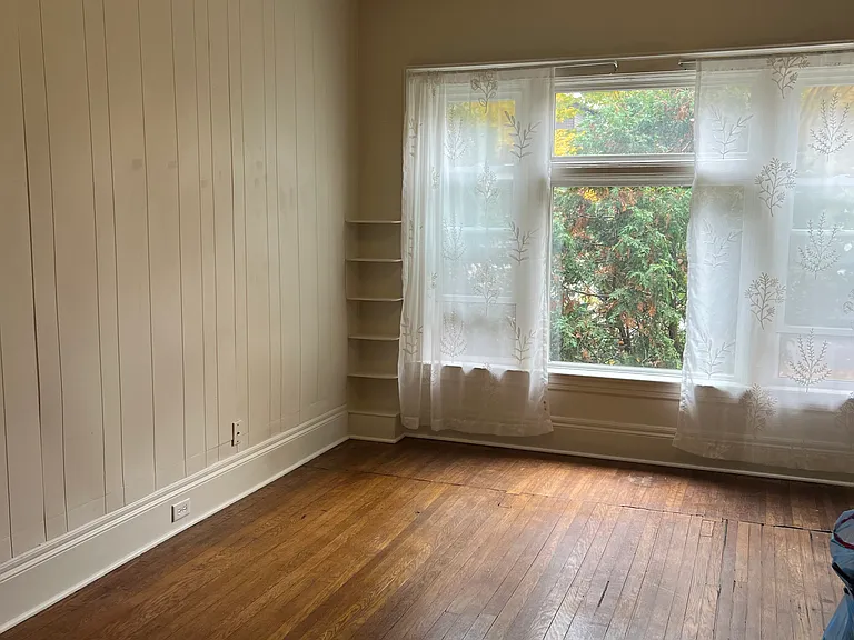462 W Delavan Ave — Photo 4