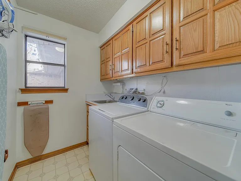 1507 Broadmoor Dr — Photo 30