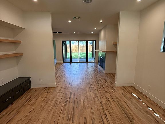 3rd image of 1030 Parkview Ave