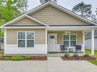 208 NE 76th St, Oak Island, NC 28465