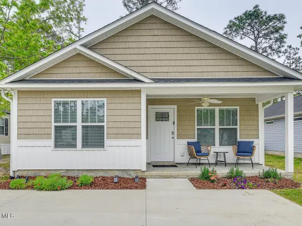 208 NE 76th Street, Oak Island, NC 28465