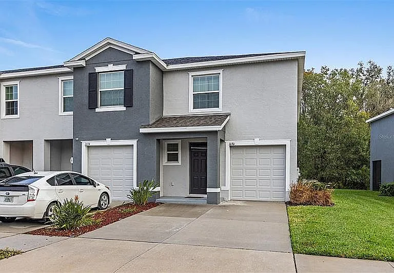 3 bed, 2.5 bath, 1758 sqft, $2,400 — Photo 1
