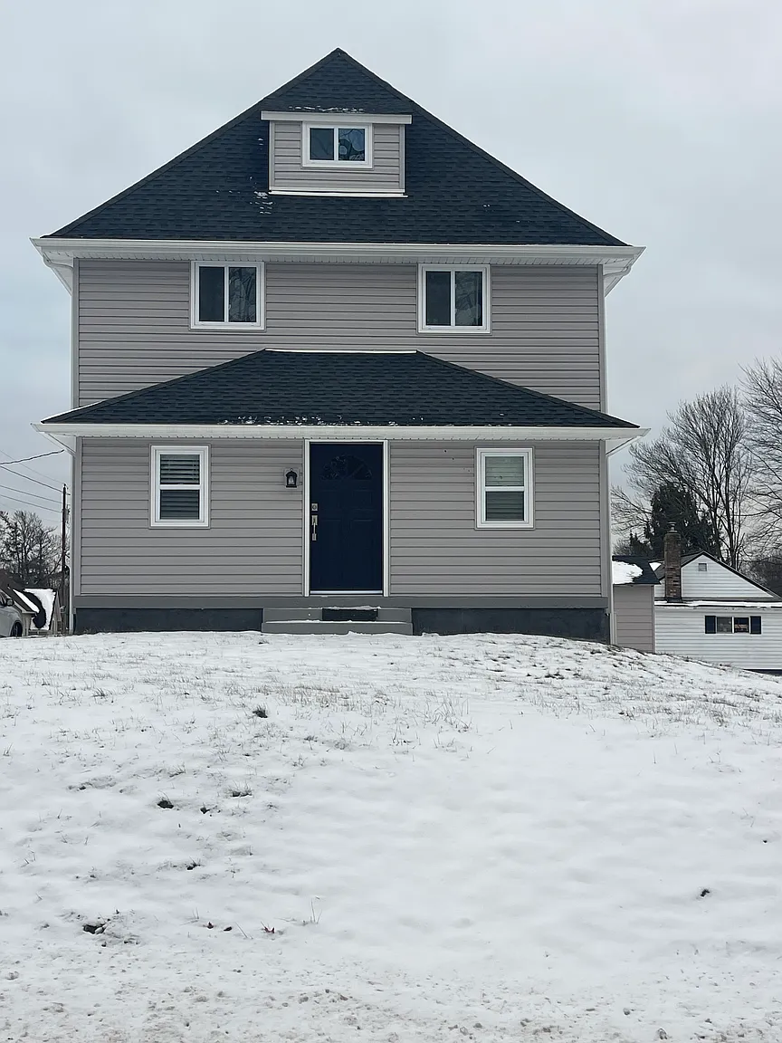 100 Ellington Dr photo 1