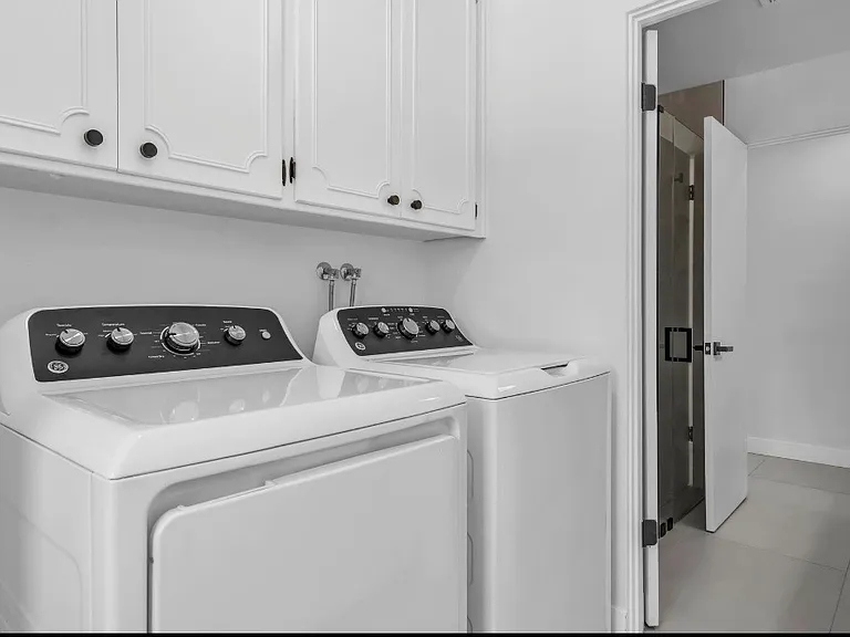 1111 S San Joaquin Dr — Photo 7
