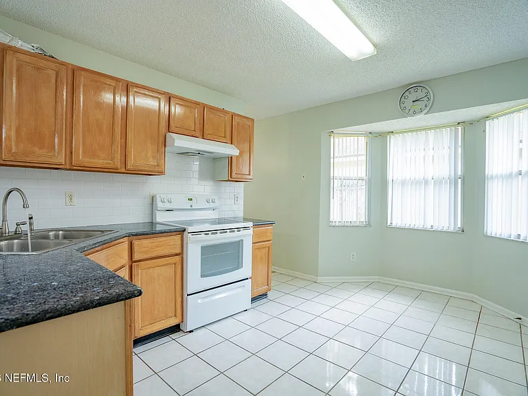 2441 University Blvd S — Photo 25
