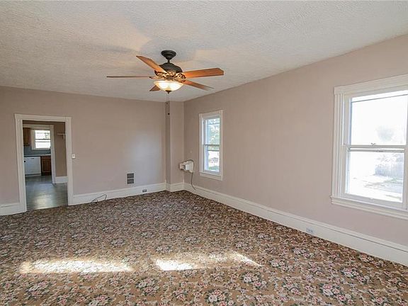 4th image of 3974 Mountain View Dr