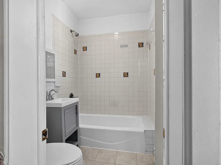 413 70th St #5 — Photo 14