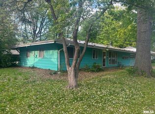 910 W Pecan St, Carbondale, IL 62901
