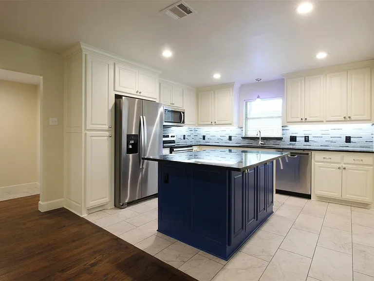 717 Greenleaf Dr — Photo 7