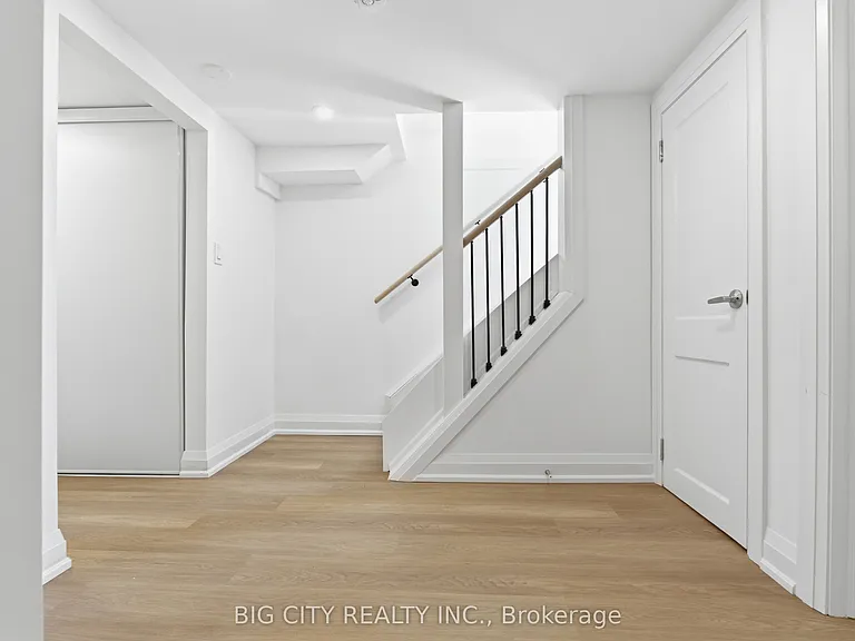 203 Park Rd S #LOWER — Photo 14