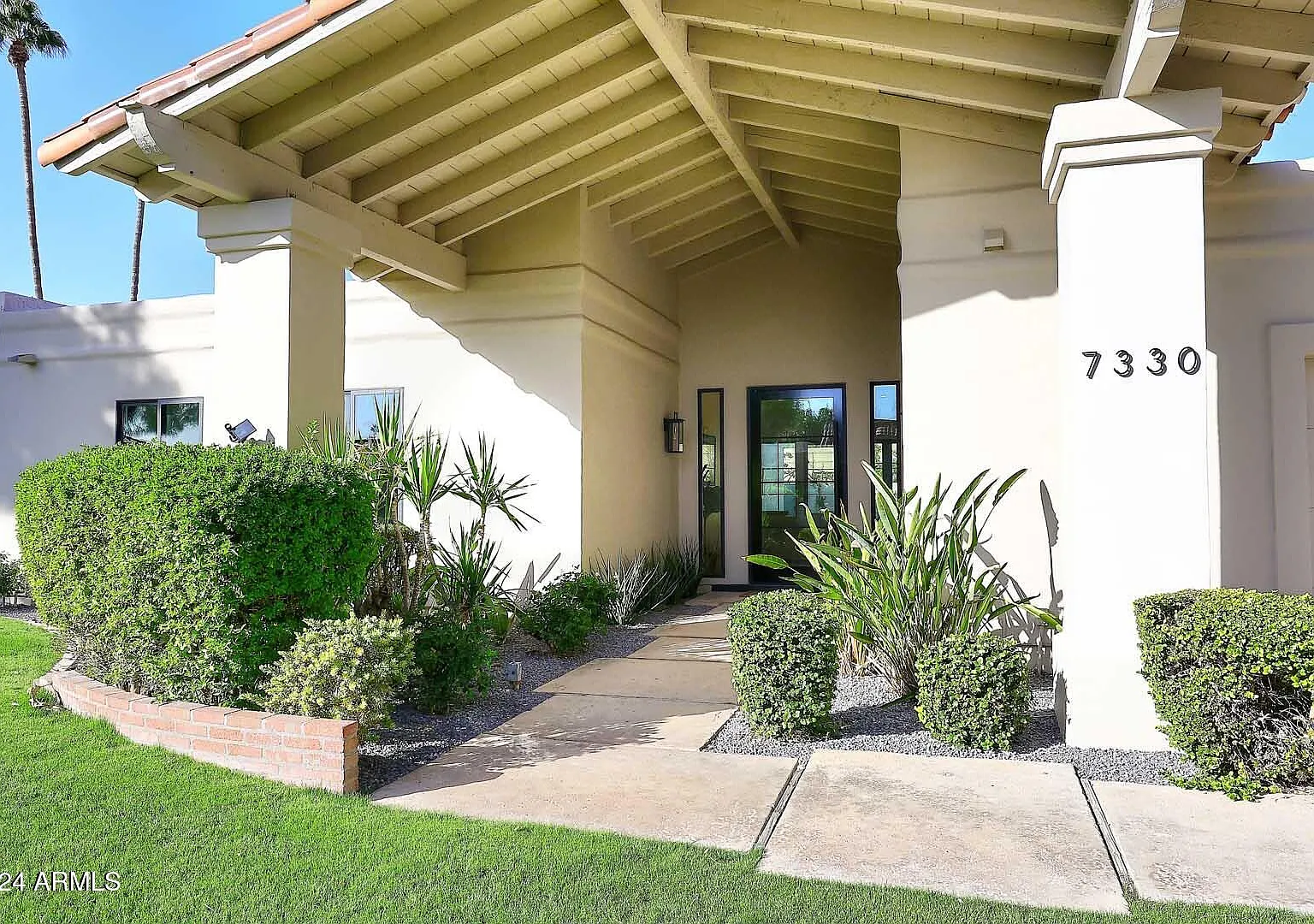 3 bed, 3.5 bath, 2700 sqft, $10,000 — Photo 3
