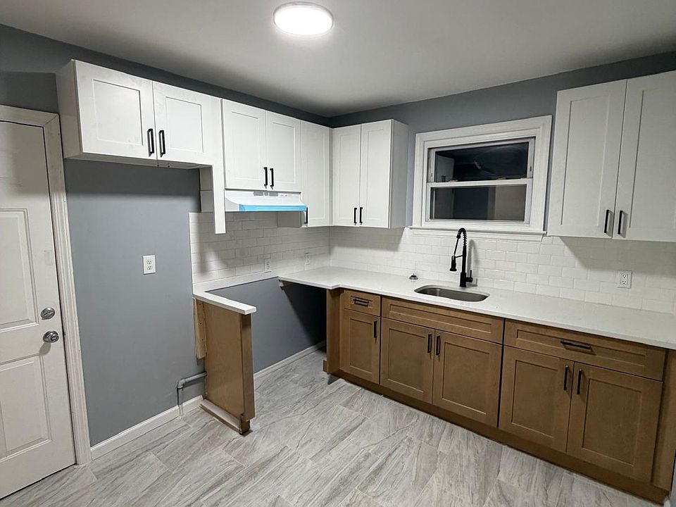 1st image of 110-112 S 15th St #B