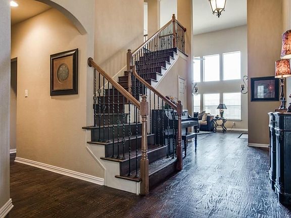 2nd image of 501 Camrose Ln