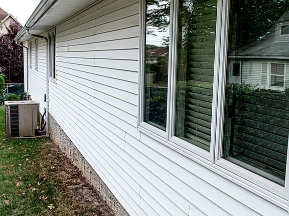 5th image of 271 Bradford Ave