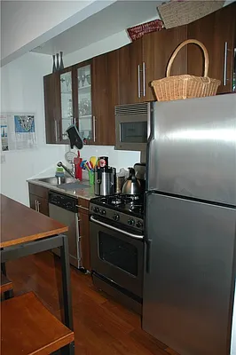 Rented by WIRE International Realty | media 10