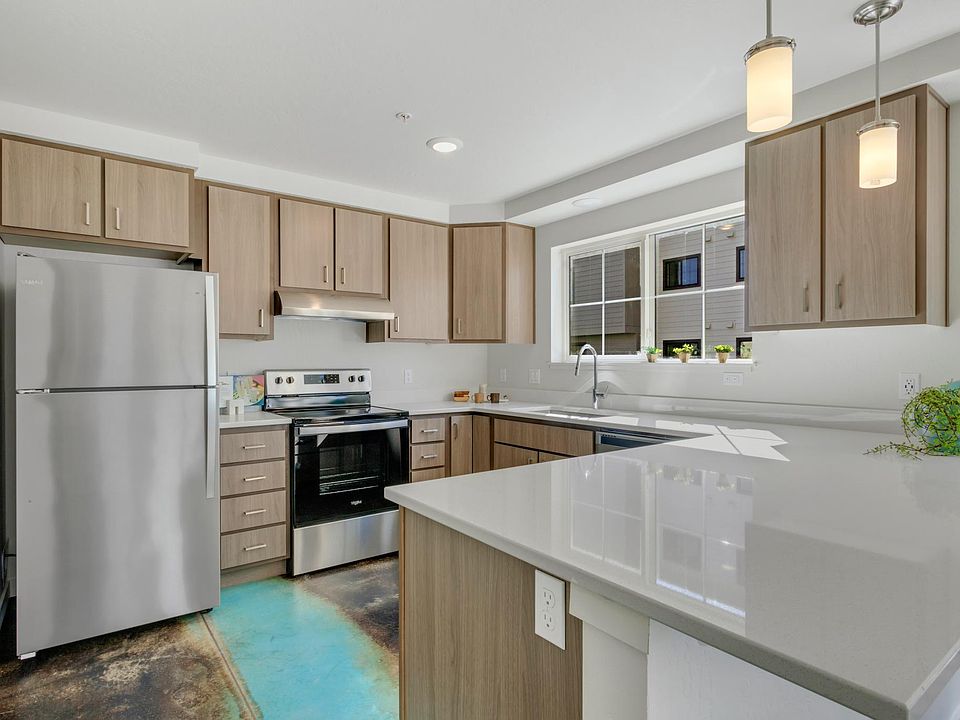 1st image of 306 E Railroad Ave #102