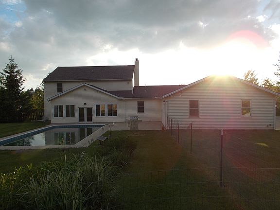 2nd image of 12871 Ravenna Rd