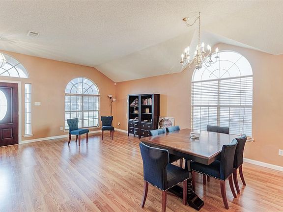 3rd image of 516 Spicewood Dr