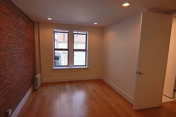 Rented by PMG Real Estate  | media 22