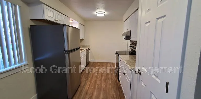 315 James Ave — Photo 3