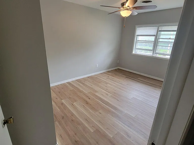 1012 N Summit St #F — Photo 6