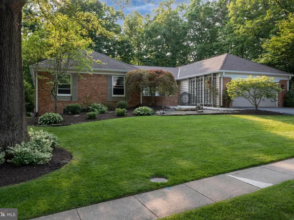 9740 S Park Cir, Fairfax Station, VA 22039