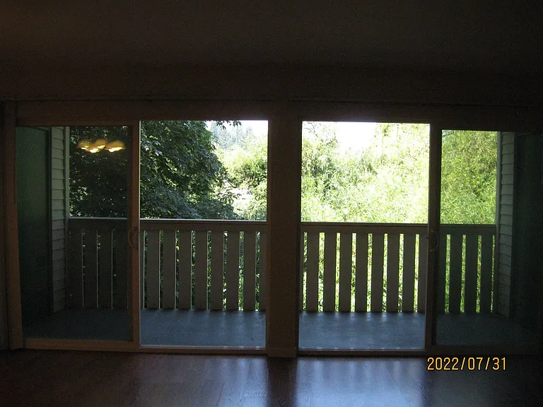 417 Bellevue Way SE — Photo 10