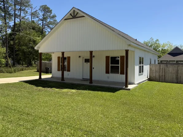 226 Loveless St, Hartford, AL 36344