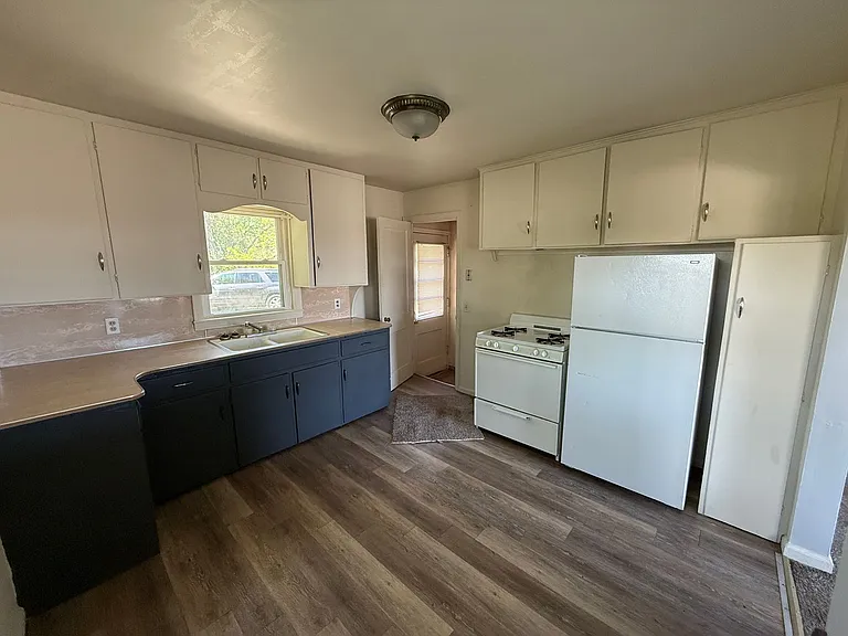 2124 Lansing Ave — Photo 5