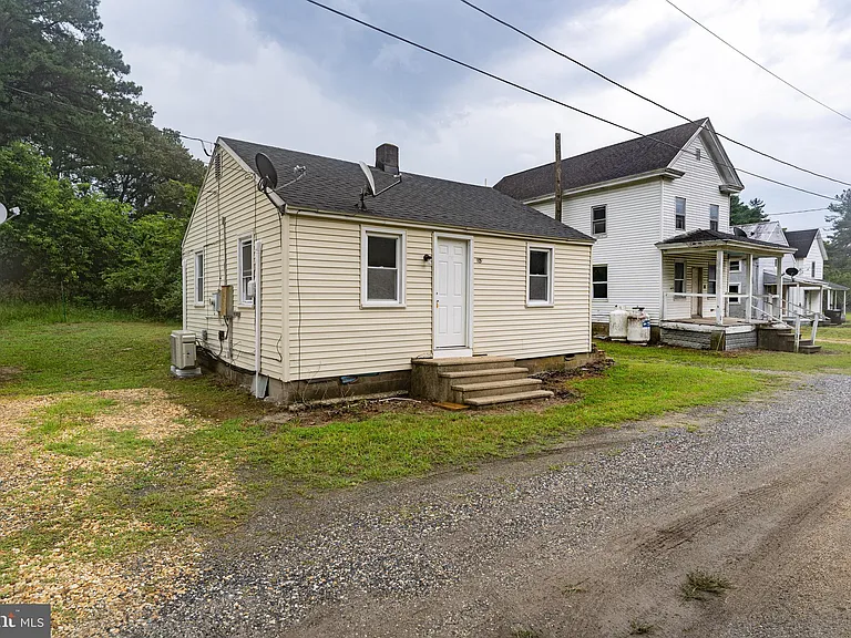 113 Davis Ln — Photo 2