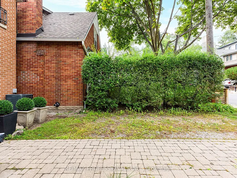4 Runnymede Rd — Photo 49