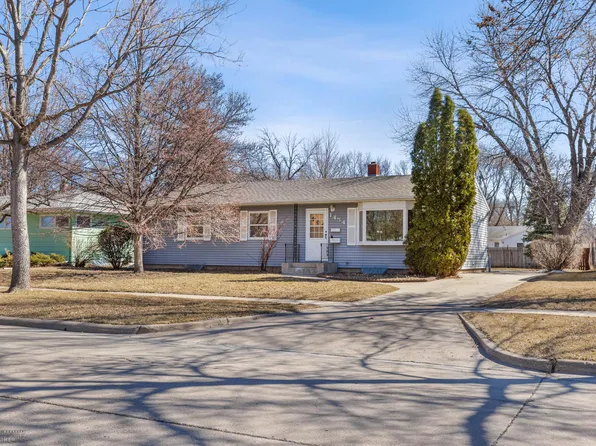 1454 20th St S, Fargo, ND 58103