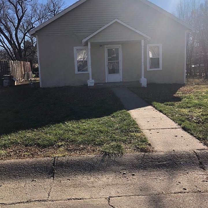 1st image of 912 W 7th St