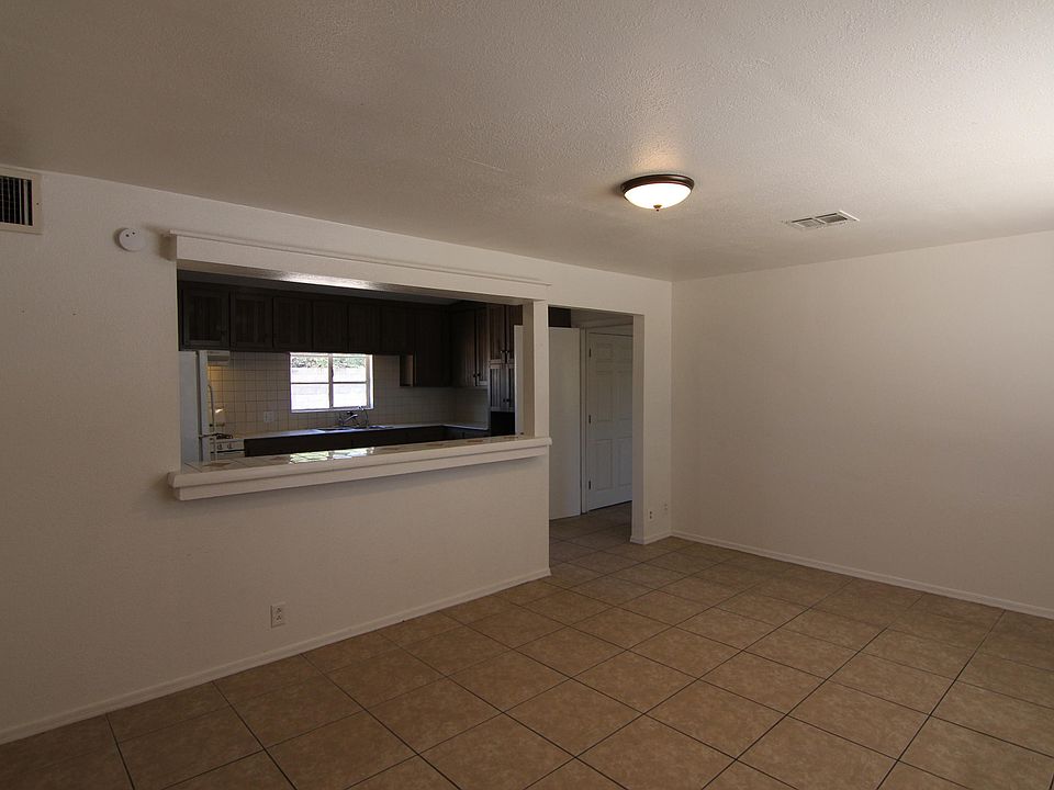 1st image of 1352 E Orangewood Ave