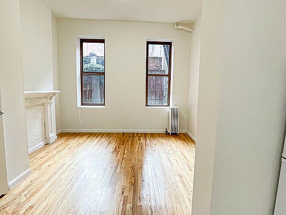 3rd image of 523 Hudson St APT 1RS