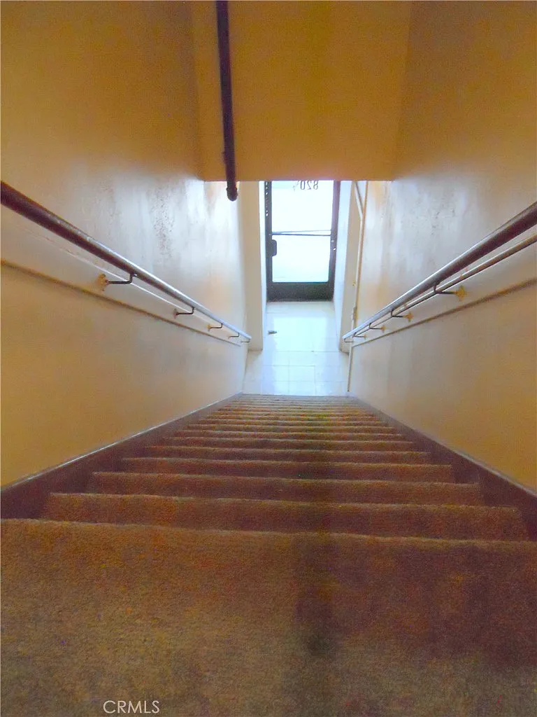 2 bed, 990 sqft, $2,250 — Photo 3