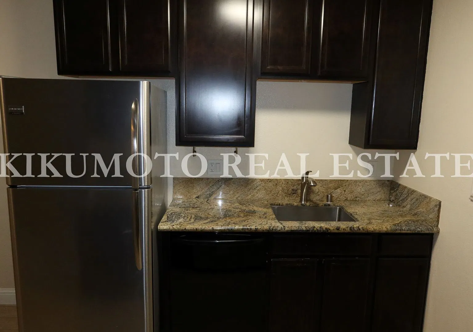 South Land Park Condo - 1 Bedroom, 1 Bath — Photo 3