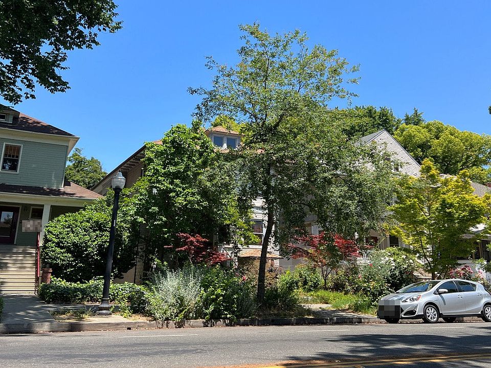 2nd image of 2405 Capitol Ave