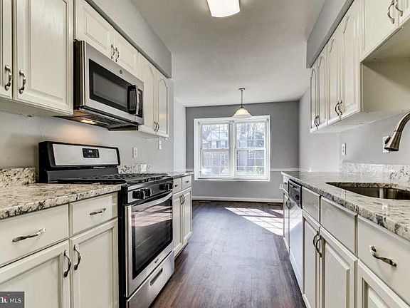 5th image of 9455 Cloverdale Ct