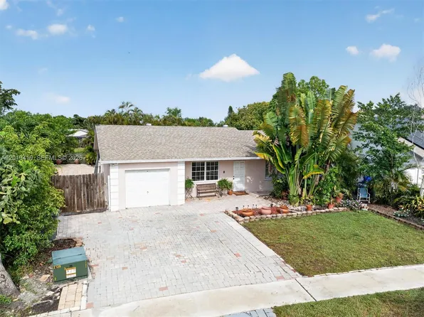 9600 Richmond Cir, Boca Raton, FL 33434